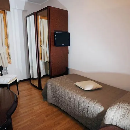 Hotel Drake 3*