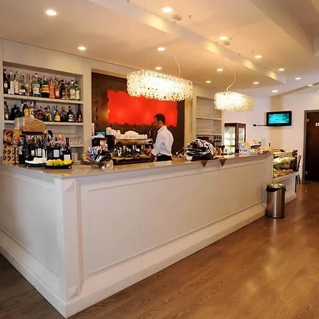 Hotel Drake 3*