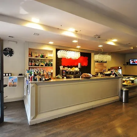 Hotel Drake 3*